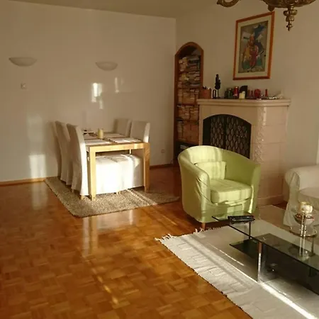 아파트 Geraeumiges Familienapartment 클라겐푸르트